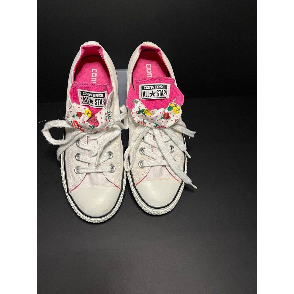 Converse women’s All Star tennis shoes with hot pink and floral lining  size 8